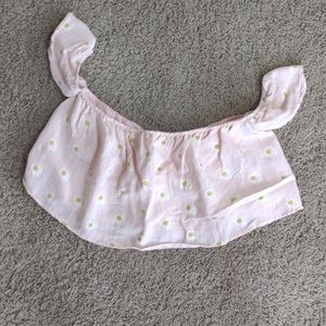 Daisy off the shoulder crop